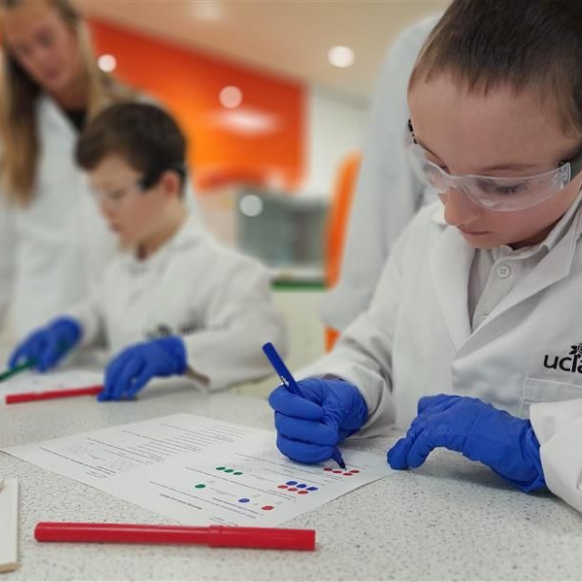 Aurora Keyes Barn pupils discover that science is for everyone - Aurora